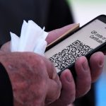 В Думе раскрыли, когда ждать универсальный платежный QR-код на кассах