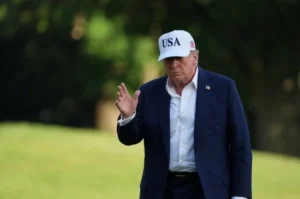 daily-mail:-команда-Трампа-делилась-с-блогерами-деталями-дела-Эпштейна