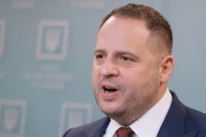 Экс-нардеп-Олейник:-Ермак-ведет-тетрадь-с-суммами-откатов-западным-лидерам