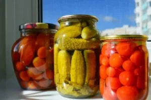 Зачем-банки-с-заготовками-переворачивают-крышками-вниз?