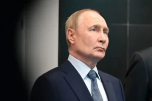 Путину-понравился-памятник-«Защитникам-Отечества»-в-Челябинске