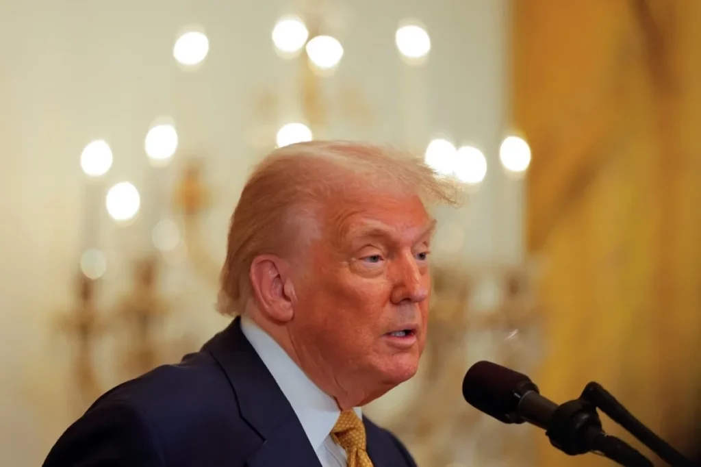 bloomberg:-ФБР-скрыло-имя-Трампа-из-файлов-правительства-по-делу-Эпштейна