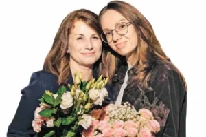 Сёстры-по крови.-Донор-костного-мозга-подружилась-с той,-кому-спасла-жизнь